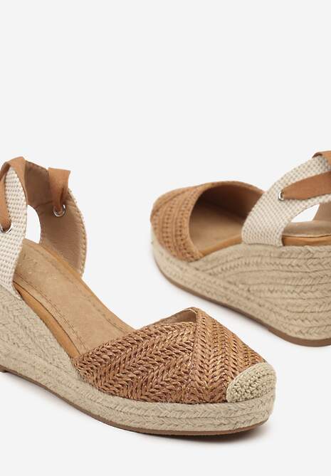 Brązowe Sandały na Koturnie Ozdobione Wiązaniem i Plecionką Talurelia