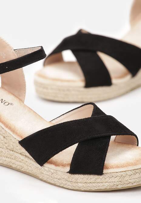 Czarne Sandały na Koturnie Ozdobionym Sznurkiem z Juty Starla