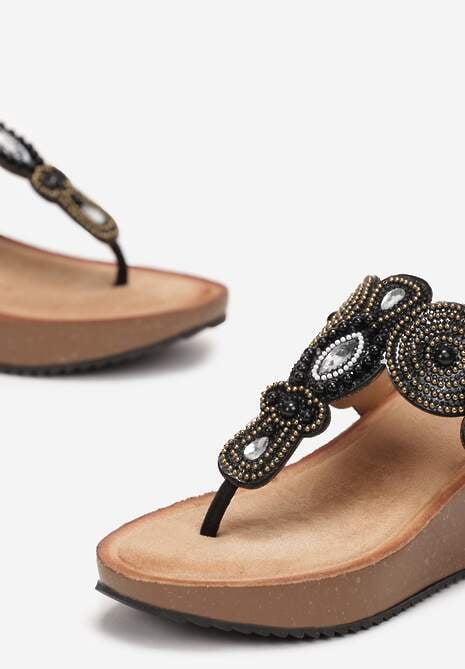 Czarne Klapki Ozdobione Cyrkoniami i Koralikami na Koturnie Jingera