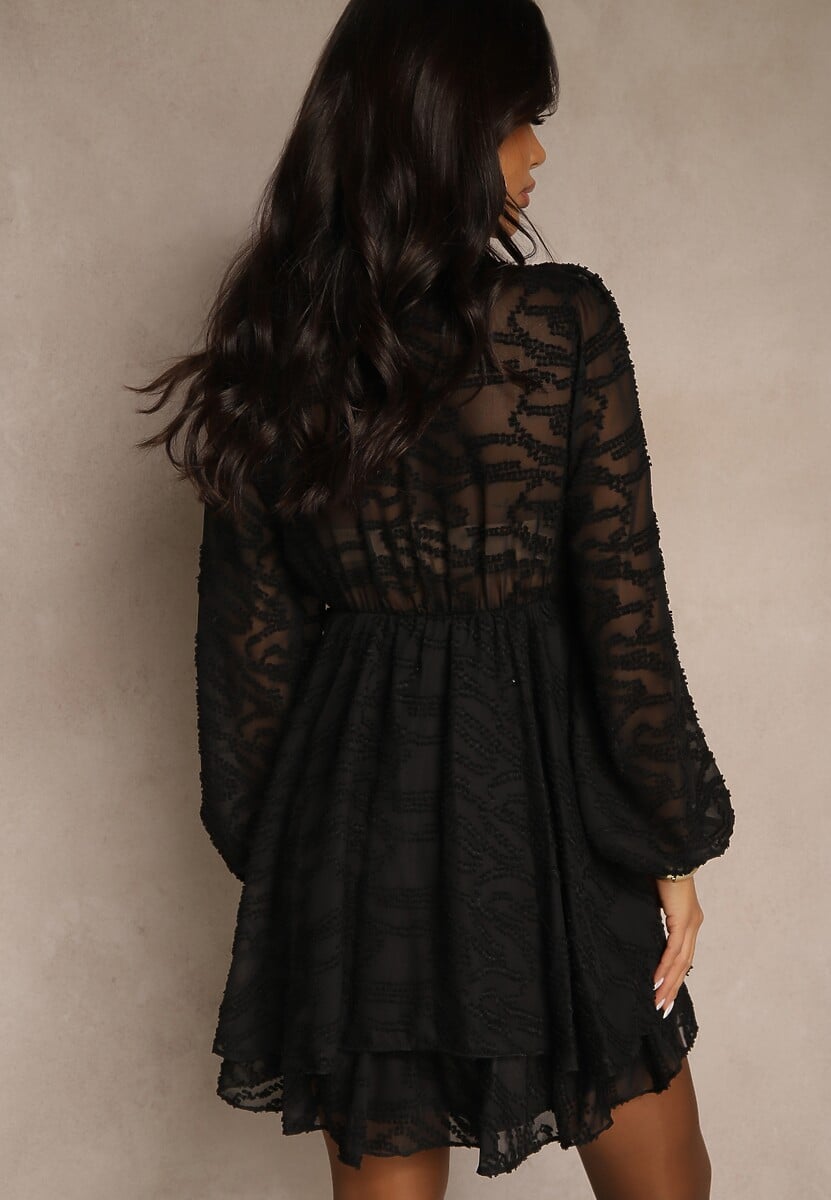 Czarna Rozkloszowana Sukienka z Siateczki z Ozdobnym Tłoczeniem Zenessalia