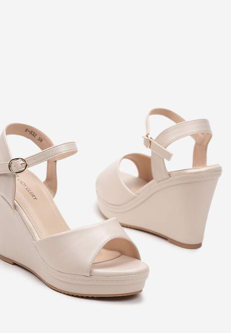Beżowe Casualowe Sandały na Koturnie z Zapięciem na Sprzączkę Cavenna