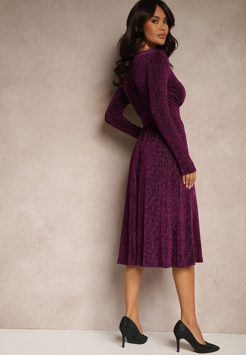 Fioletowa Rozkloszowana Sukienka z Wiskozą o Taliowanym Kroju Przeszyta Metaliczną Nicią Mesiel