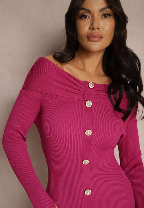 Fuksjowa Koktajlowa Sukienka Sweterkowa z Wiskozą Ozdobiona Rozcięciem na Kciuk i Guzikami Yasedi
