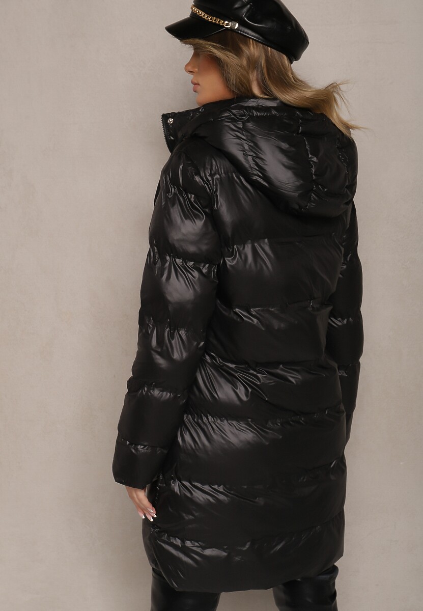 Czarna Długa Kurtka z Kapturem Kieszeniami i Dwustronnym Suwakiem Zdobiona Pikowaniem Sanaviel