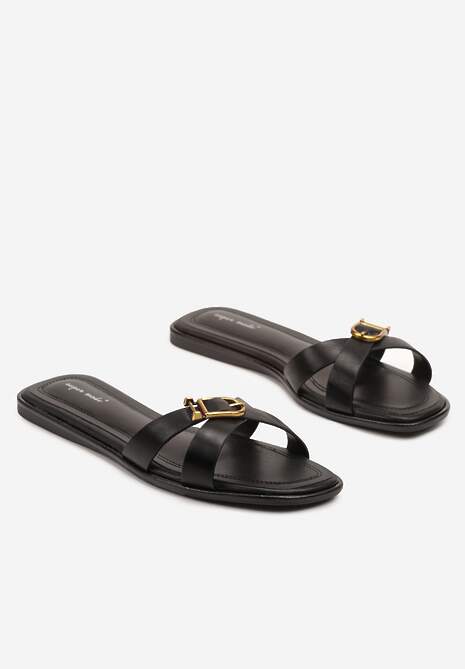 Czarne Klapki Ozdobione Klamrami Quilselia