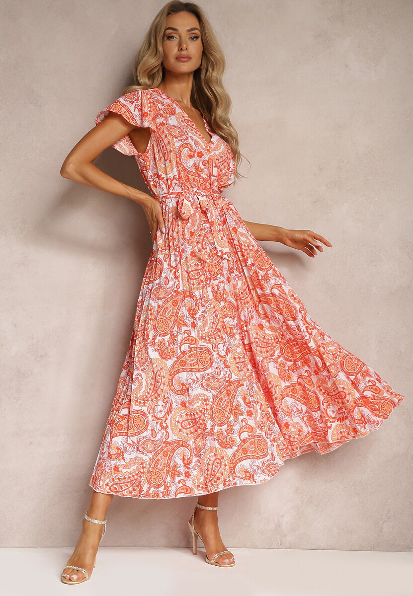 Czarno-Biała Rozkloszowana Sukienka z Trójkątnym Dekoltem z Materiałowym Paskiem i Gumką w Talii Carimi