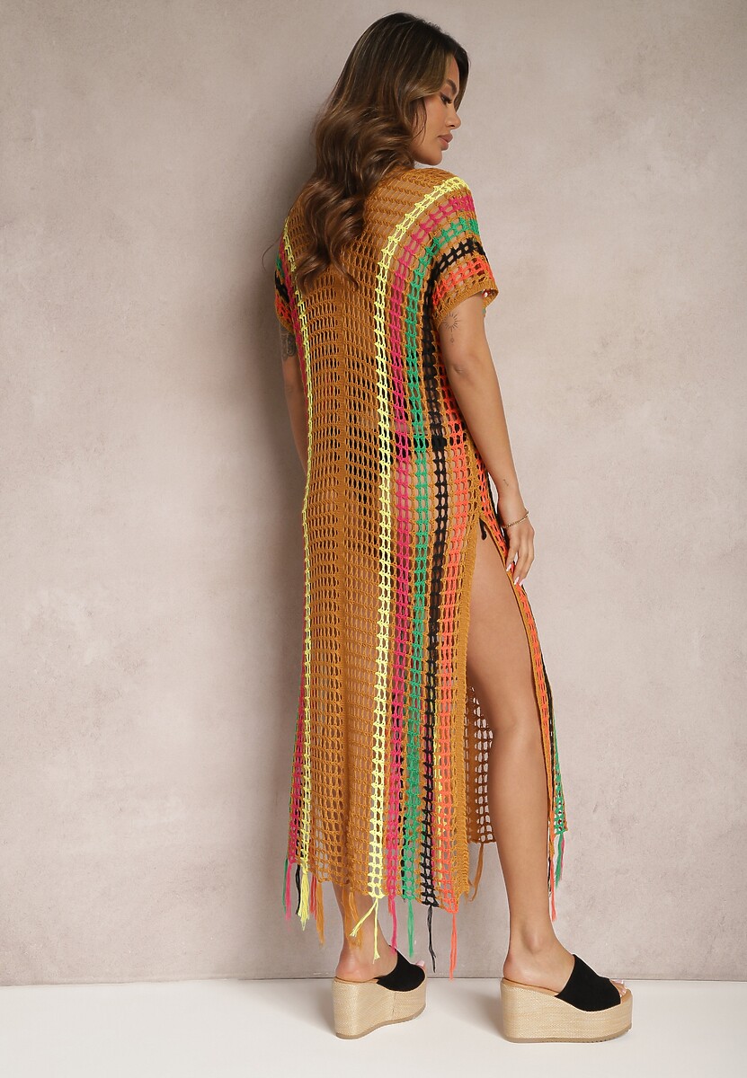 Ciemnobeżowa Długa Szydełkowa Sukienka Narzutka na Plażę w Paski z Wycięciami i Frędzlami Liretha