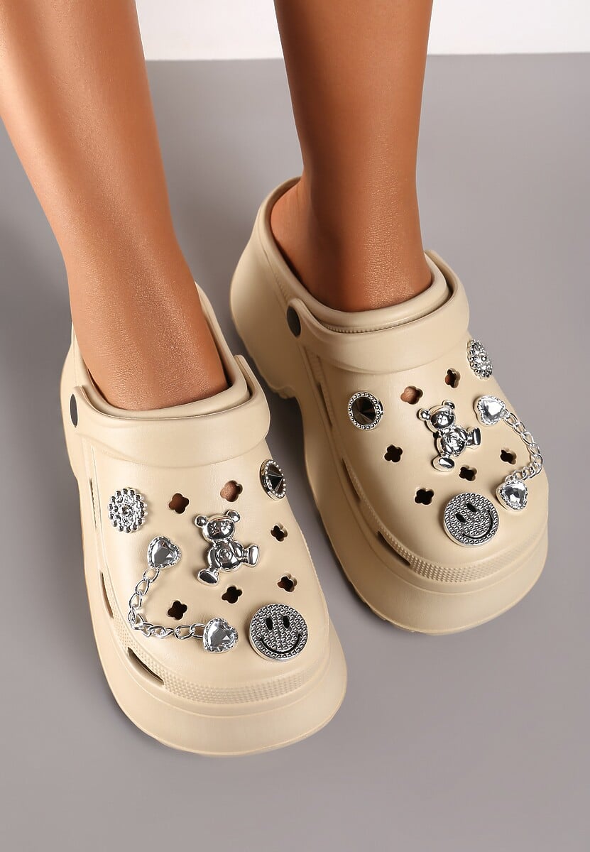 Ciemnobeżowe Wsuwane Klapki z Pianki na Platformie z Aplikacjami o Metalicznym Połysku Risettim