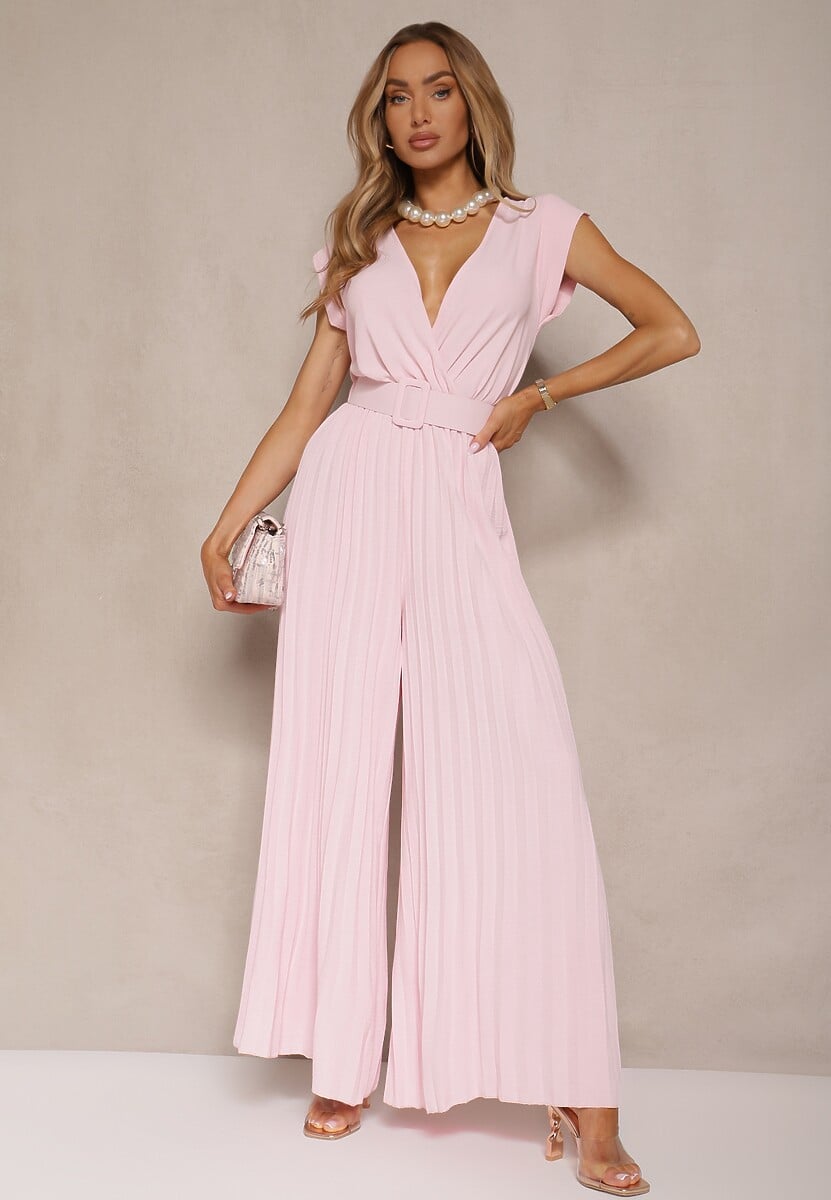 Różowy Kopertowy Kombinezon Wide Leg Zdobiony Plisami i Paskiem z Klamrą Salirella