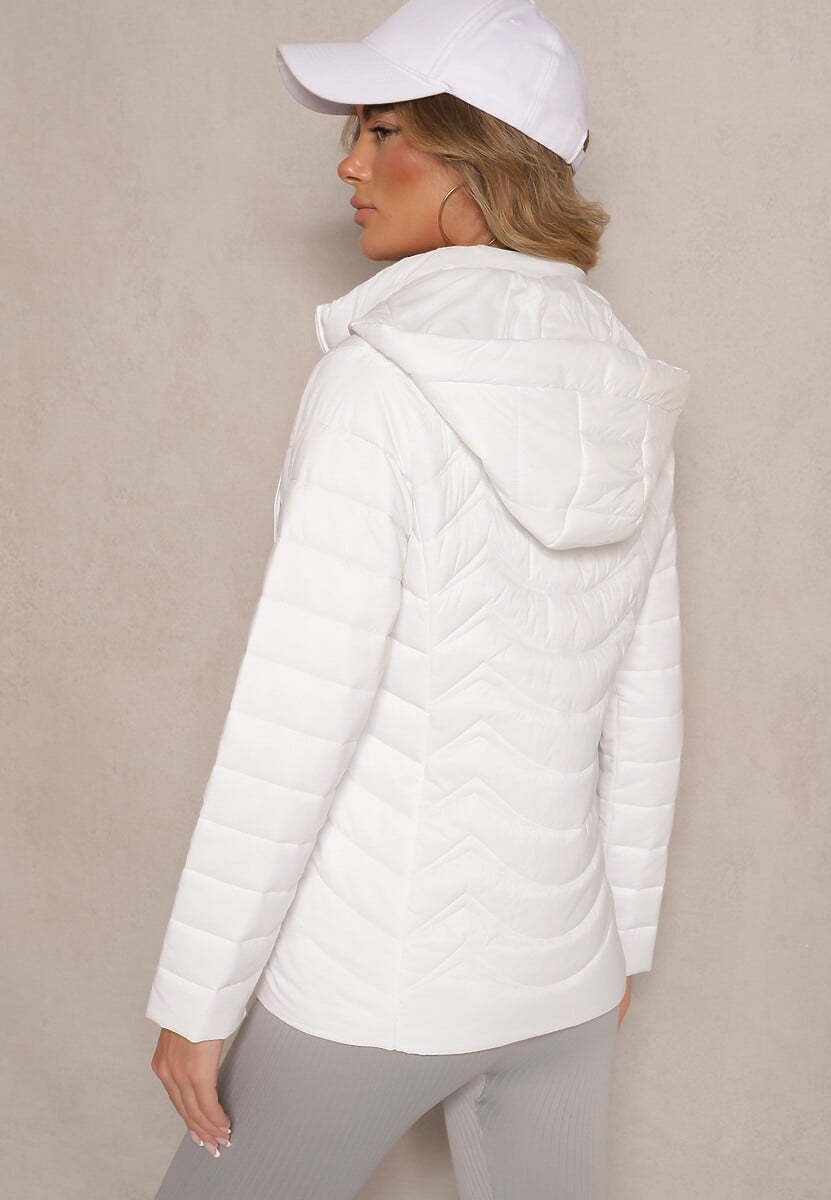 Biała Kurtka z Pikowanymi Przeszyciami i Odpinanym Kapturem Natisne
