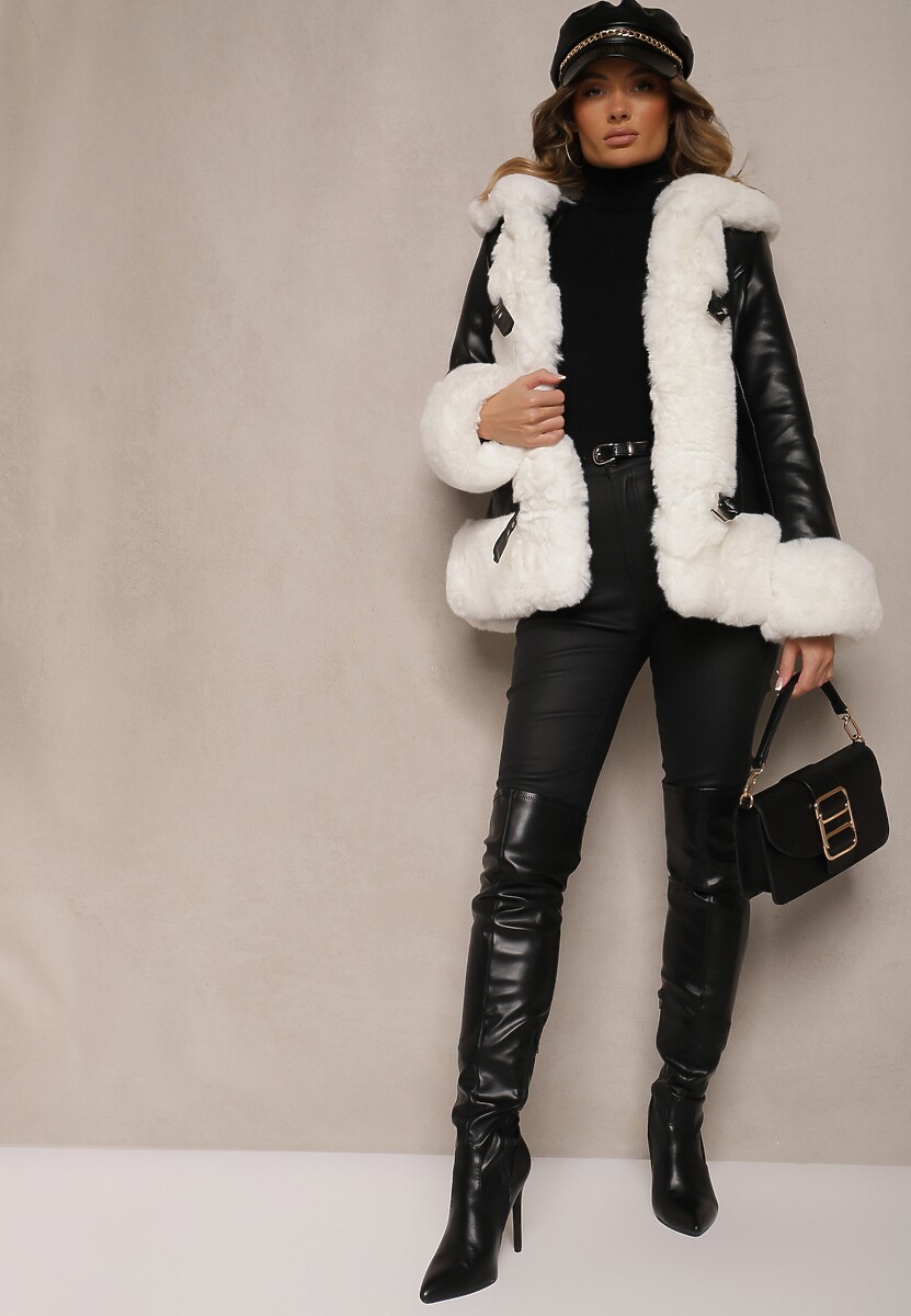 Czarno-Biała Kurtka z Ekoskóry Zdobiona Futrem i Paskami z Klamrami Dorezi