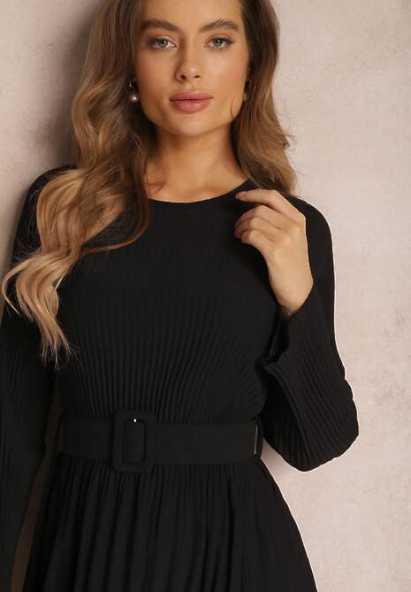 Czarna Sukienka Plisowana z Paskiem Phile