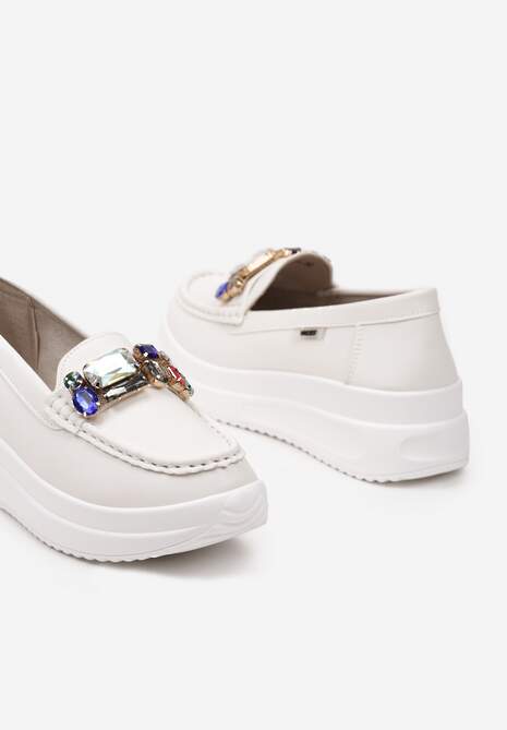 Białe Mokasyny na Grubej Podeszwie z Błyszczącymi Aplikacjami Quinnmarie