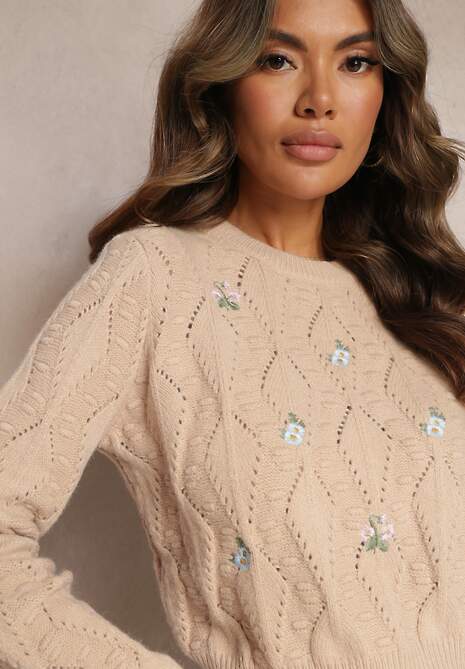 Beżowy Klasyczny Sweter z Długim Rękawem i Wyhaftowanymi Kwiatami Hadriela