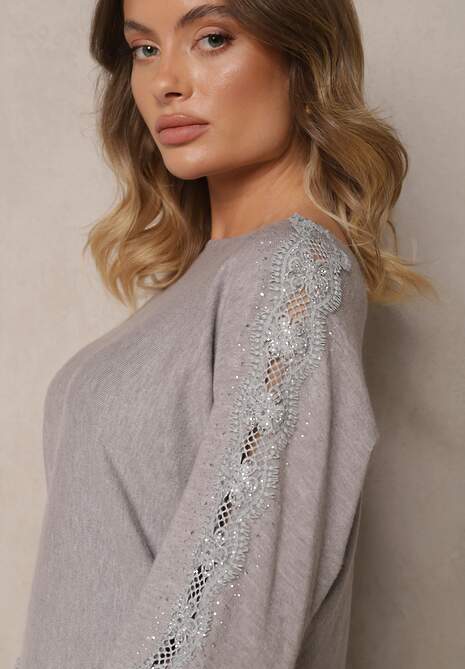 Szary Sweter z Wiskozą z Cyrkoniami i Koronką na Rękawach Enarimia