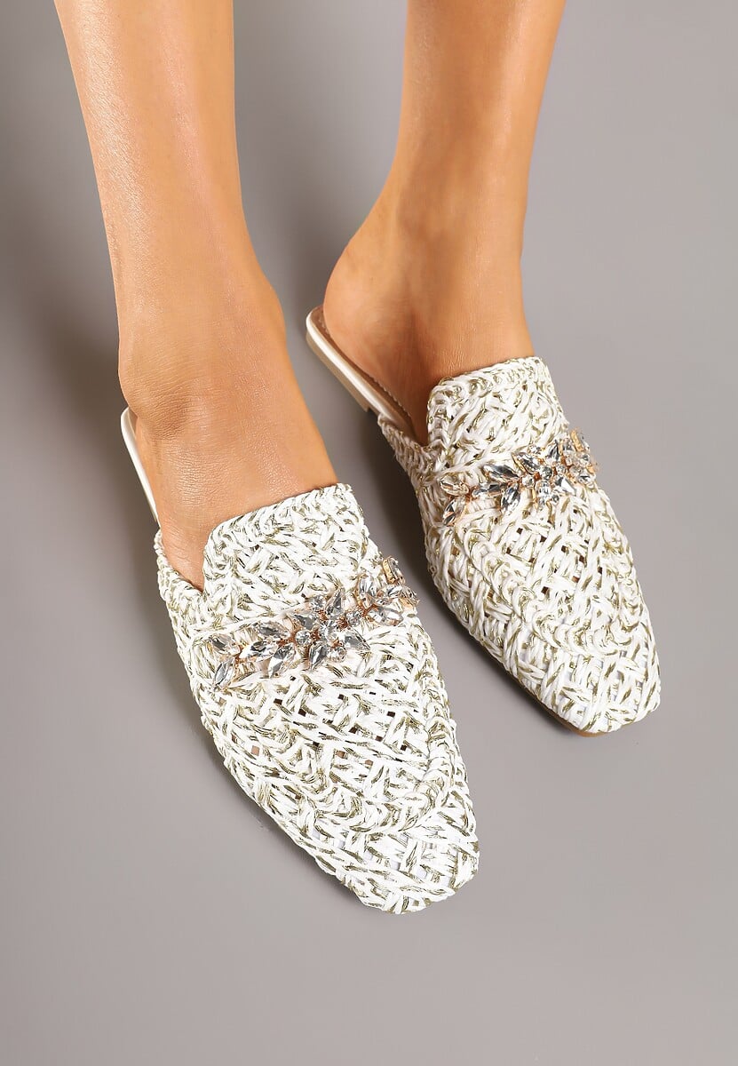 Białe Klapki Mule Ozdobione Cyrkoniami i Metaliczną Nicią Tatosenia