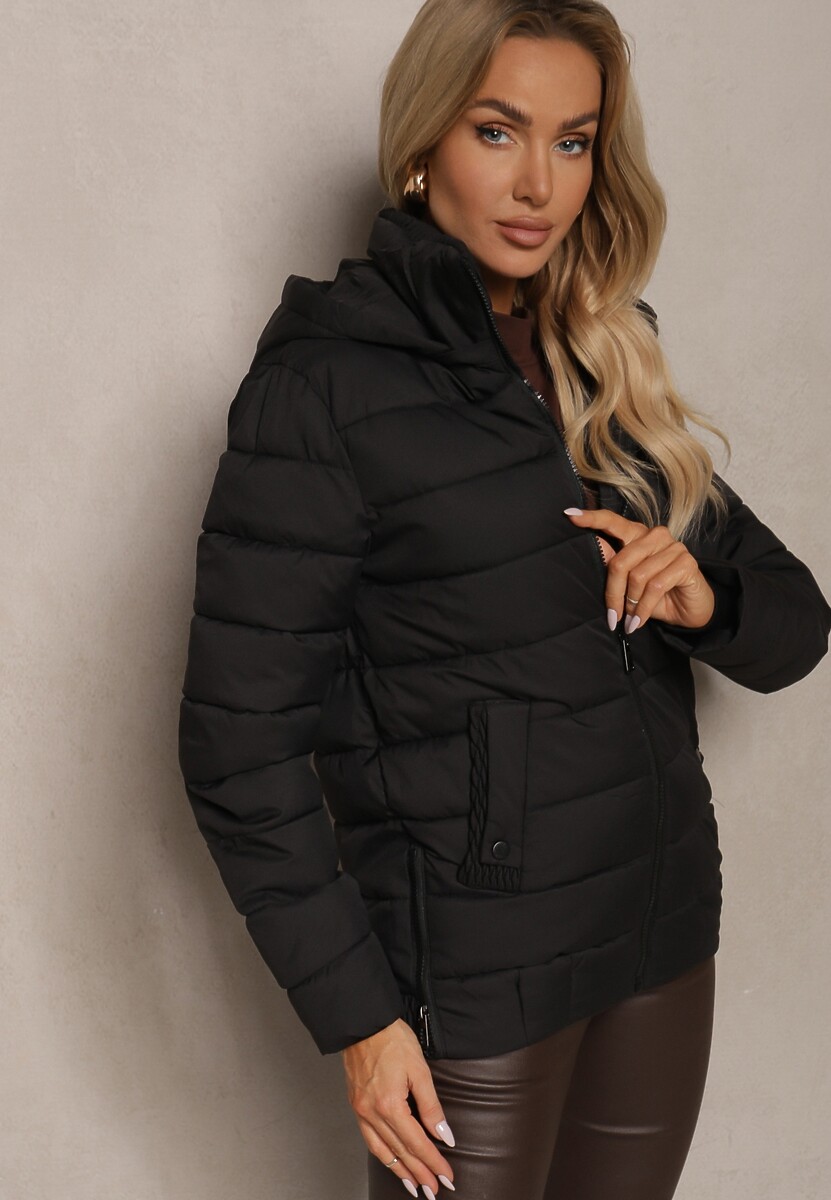 Czarna Kurtka z Pikowanymi Przeszyciami z Odpinanym Kapturem i Ściągaczem w Talii Sintavia