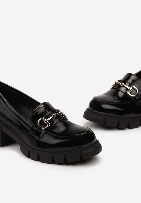 Czarne Lakierowane Mokasyny na Niskim Słupku Ozdobione Klamerką Kieriasa
