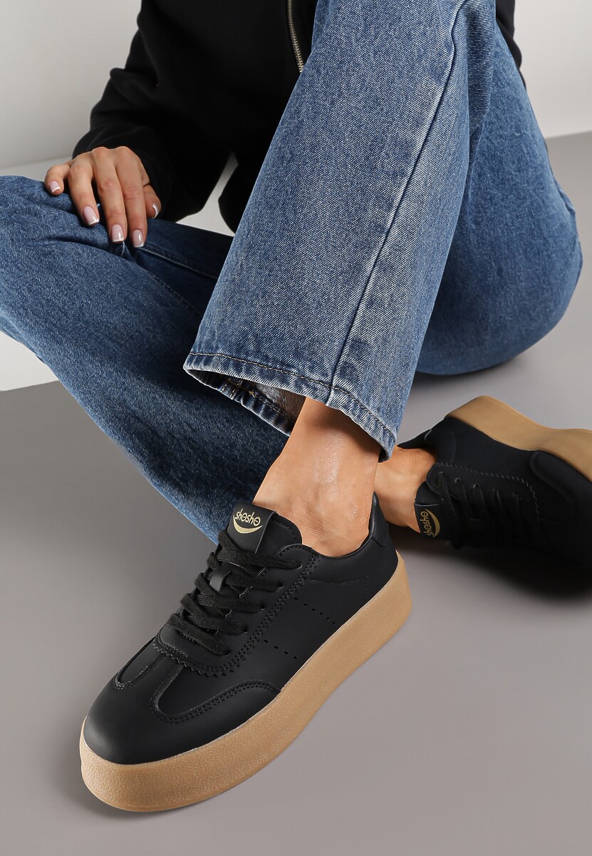 Czarne Sneakersy na Platformie Ozdobione Perforacją Haladina