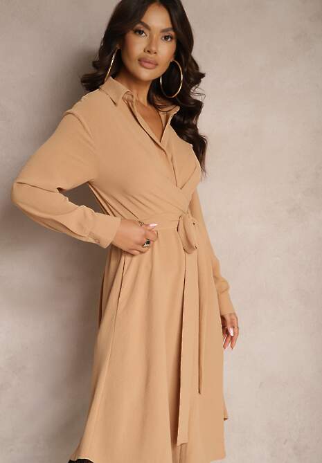 Ciemnobeżowa Sukienka Midi z Kołnierzykiem i Materiałowym Paskiem Rasik