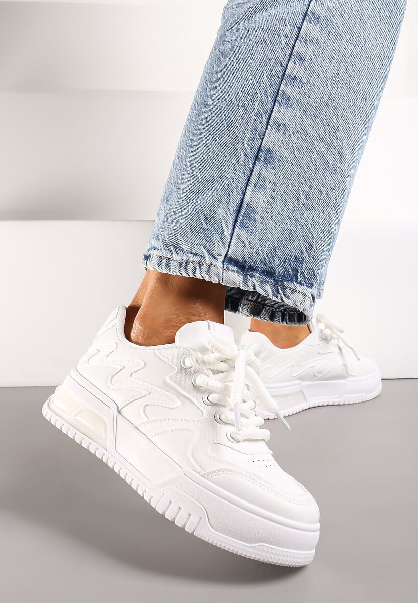 Białe Sneakersy z Szerokimi Sznurowadłami Ozdobione Tłoczeniami i Wstawką przy Podeszwie Ulares