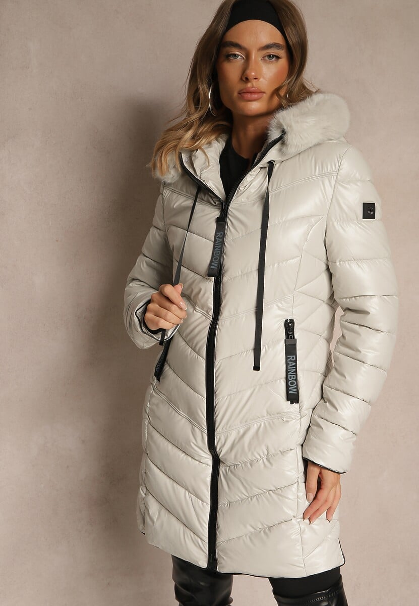Biała Taliowana Kurtka z Pikowanymi Przeszyciami i Kapturem z Futrem Nalidea