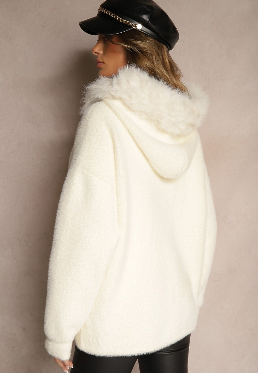 Jasnobeżowa Bluza z Wełną Wiskozą Kapturem Odpinanym Futerkiem i Pomponami Delailith