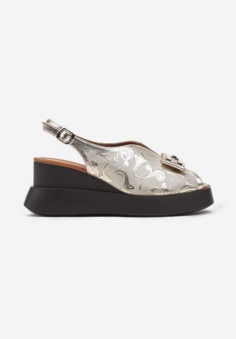 Złote Sandały na Koturnie Peep Toe Ozdobione Biżuteryjną Klamrą Piolina