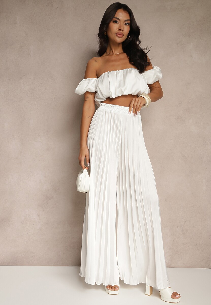 Biały Satynowy Komplet Bufiasta Bluzka Typu Hiszpanka i Spodnie z Plisami Mevisaura