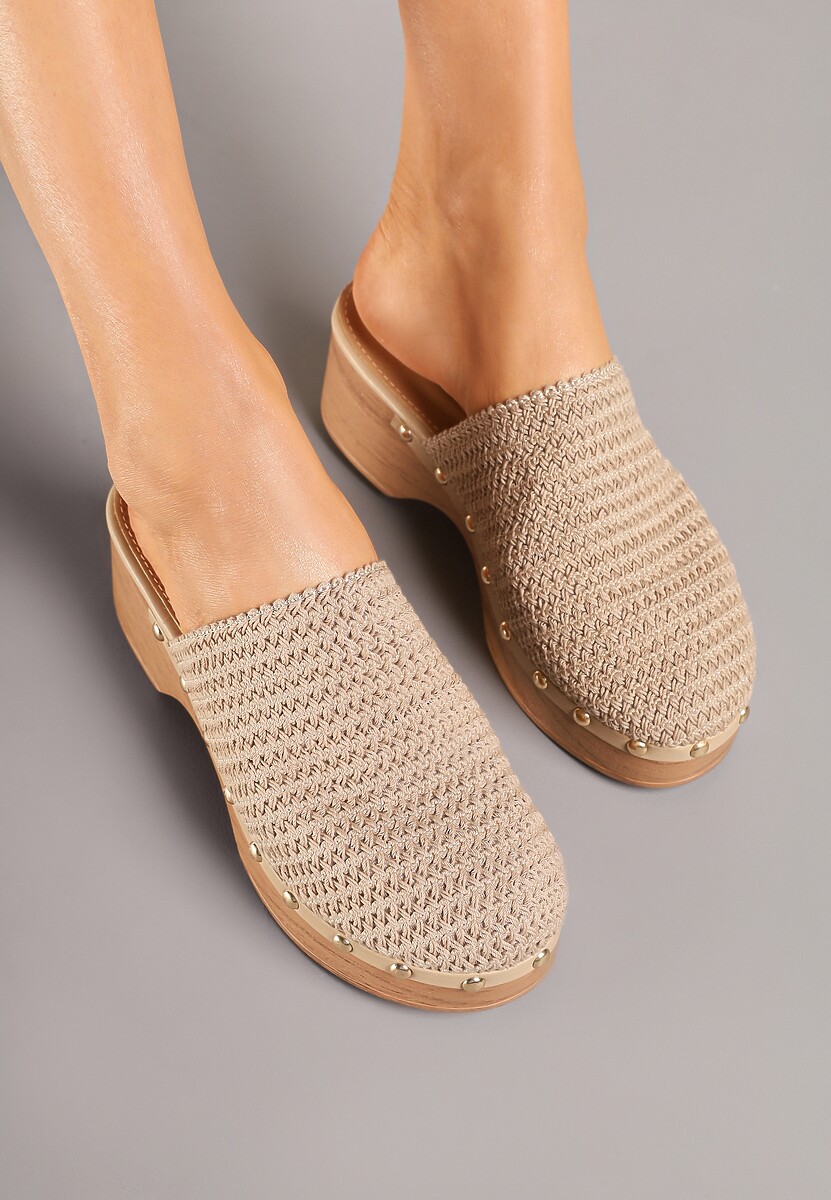 Ciemnobeżowe Klapki Chodaki na Platformie Ozdobione Nitami Morienna