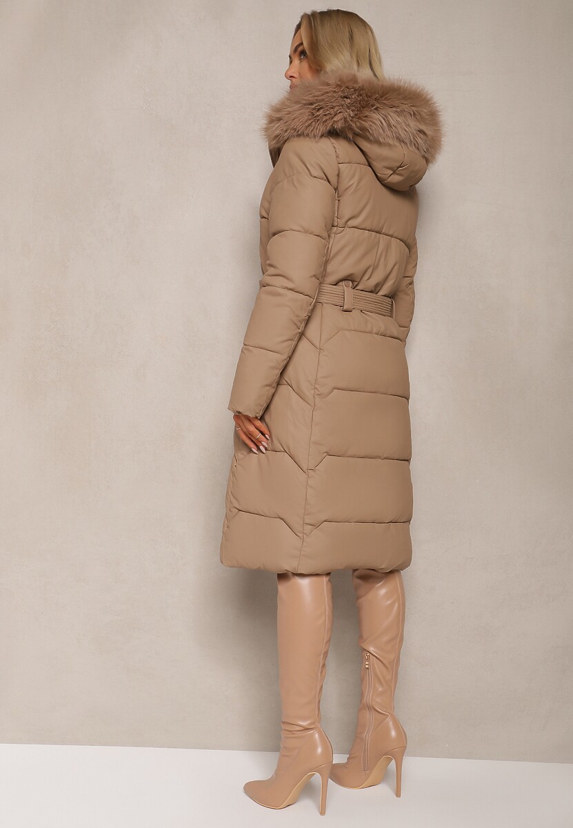 Jasnobrązowa Kurtka z Pikowanymi Przeszyciami i Kapturem z Futrem z Możliwością Odpięcia Innaia