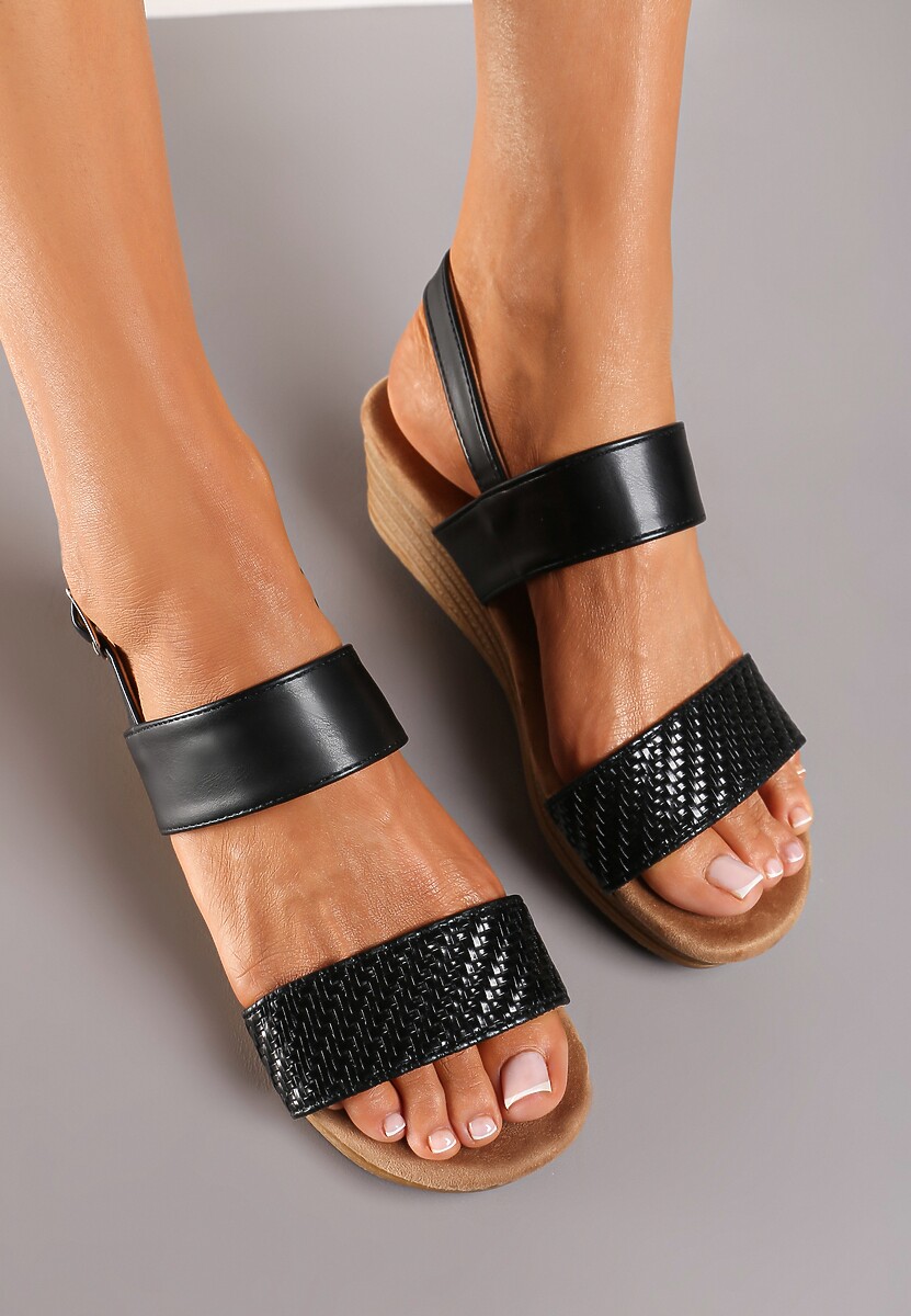 Czarne Sandały na Niewysokim Koturnie ze Sprzączką Garila