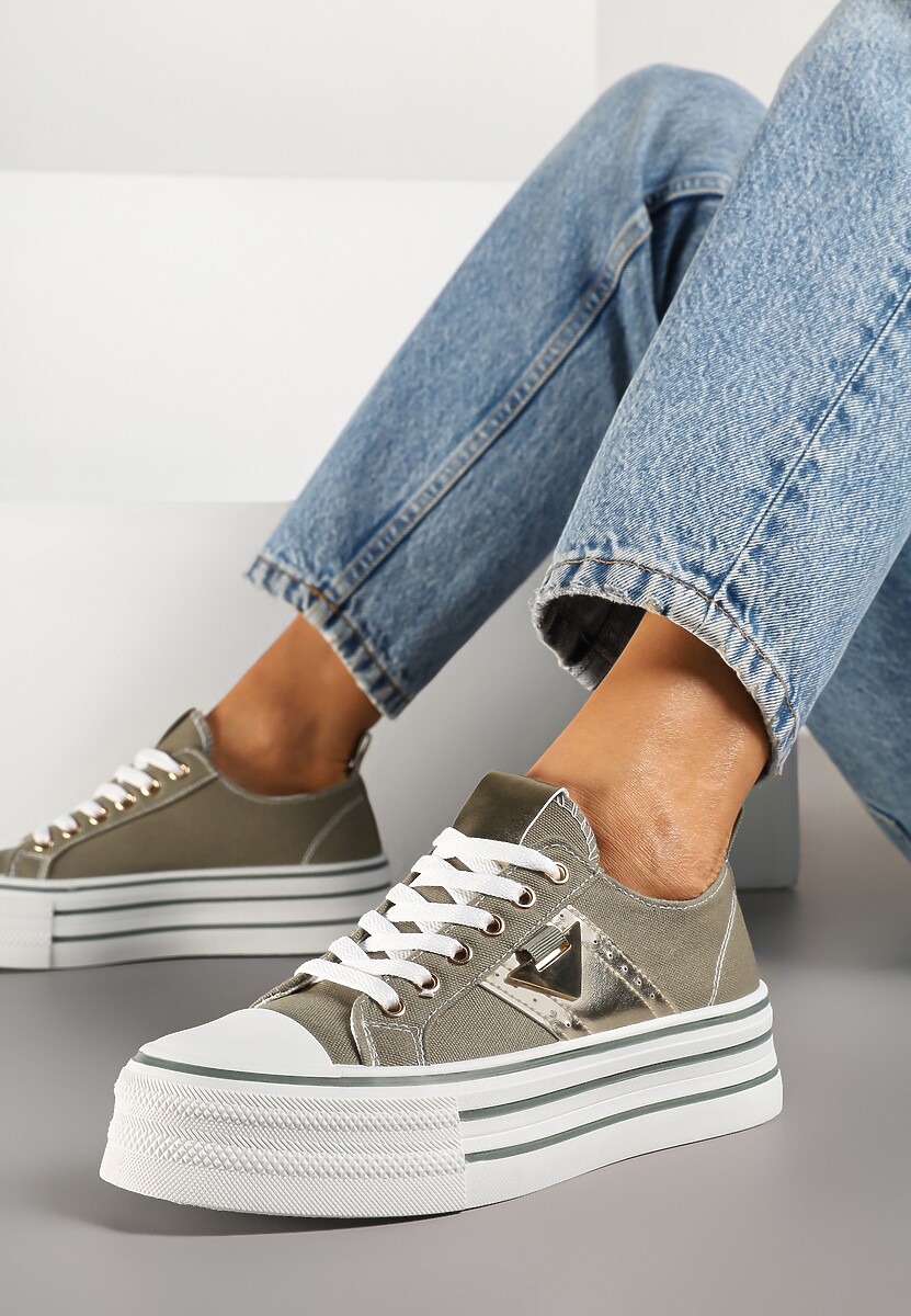 Zielone Trampki na Platformie Ozdobione Metaliczną Aplikacją Telanoreta