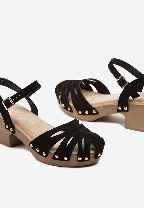 Czarne Sandały z Imitacji Zamszu na Słupku o Ażurowym Przodzie z Ozdobnymi Nitami Qanesi