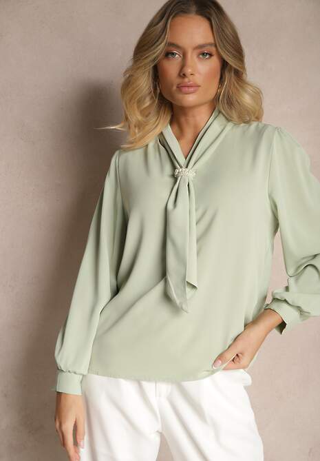 Zielona Bluzka o Koszulowym Kroju z Żabotem i Perłowym Zdobieniem Gonialith