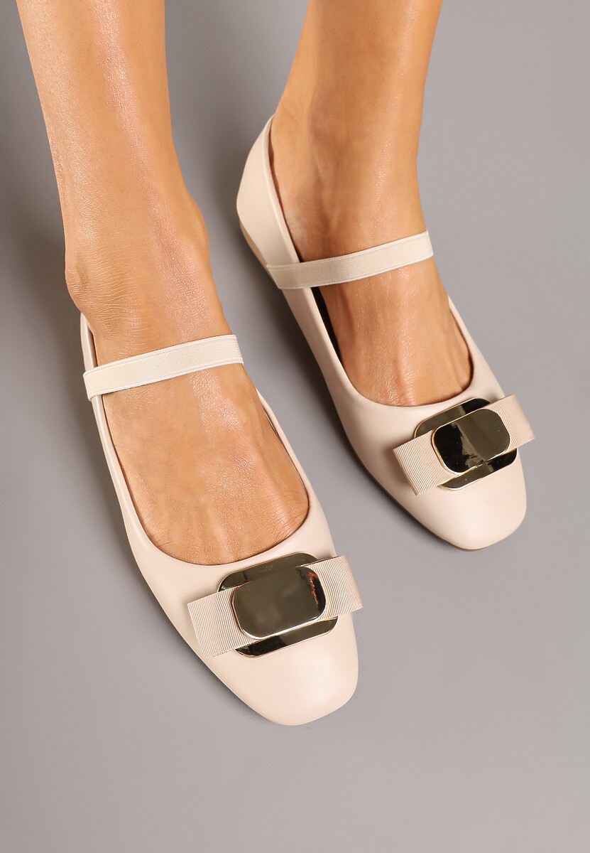 Beżowe Balerinki Zdobione Biżuteryjną Aplikacją i Elastycznym Paskiem Inirea