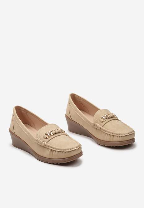 Ciemnobeżowe Półbuty z Ekoskóry z Koturnem i Metalicznym Detalem Fornal