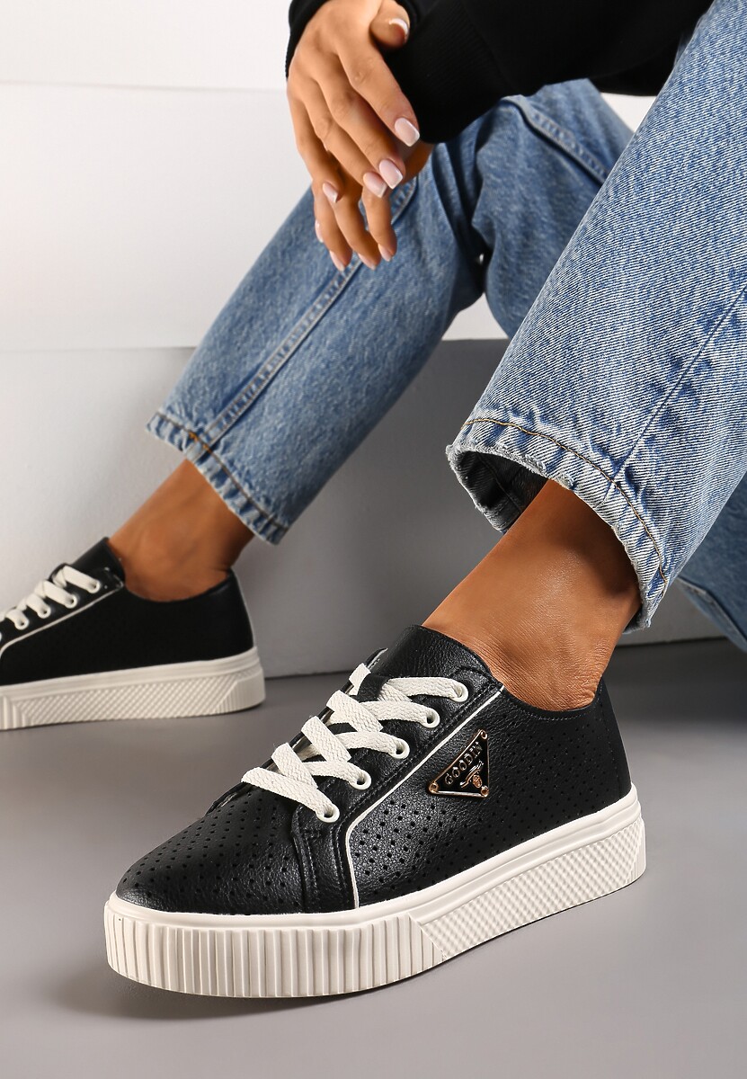 Czarne Skórzane Sneakersy z Perforacją i Metalicznymi Wstawkami Dernia