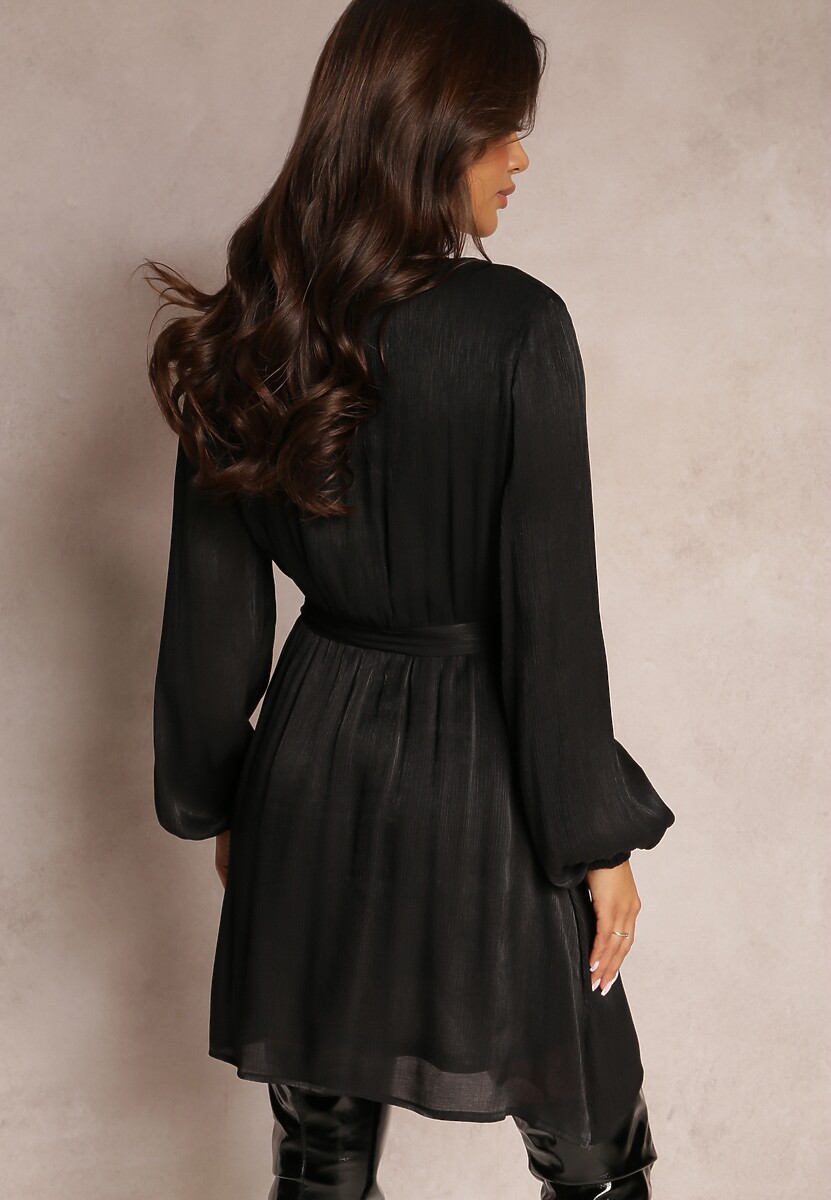 Czarna Rozkloszowana Sukienka z Kopertowym Dekoltem i Gumką w Pasie Alulitta