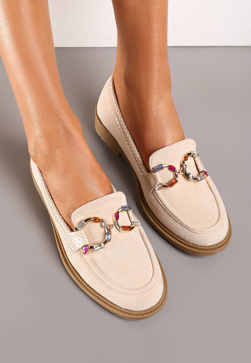 Beżowe Mokasyny z Ozdobnym Tłoczeniem i Aplikacją z Mieniących się Kamieni Berxia