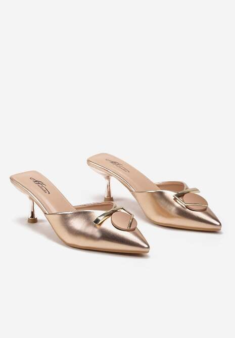 Szampańskie Klapki na Niskiej Szpilce z Metaliczną Aplikacją Freeama