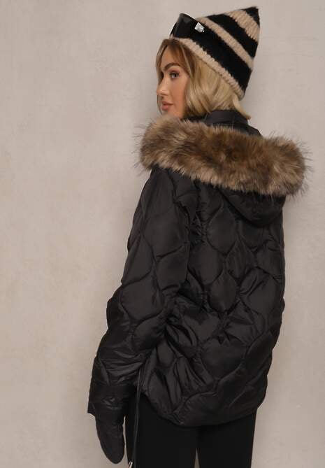 Czarna Kurtka Pikowana z Kapturem i Futrem z Możliwością Odpięcia Ravinea