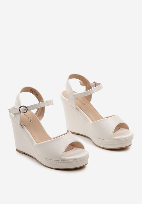 Białe Casualowe Sandały na Koturnie z Zapięciem na Sprzączkę Cavenna