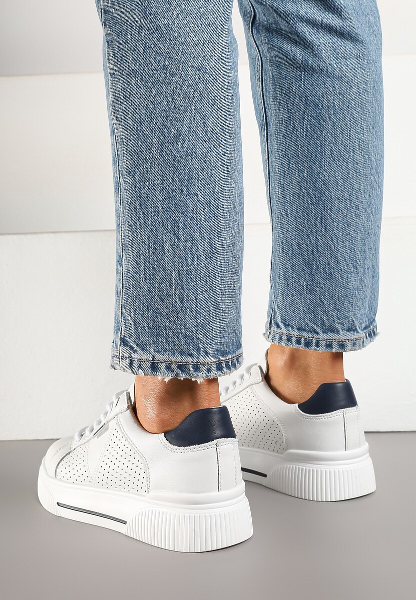 Białe Sneakersy Typu Tenisówki ze Skóry Naturalnej z Ozdobną Perforacją Vivallie