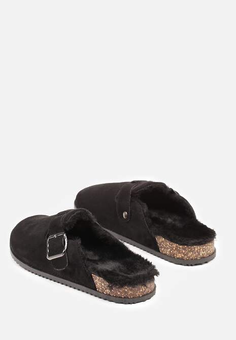 Czarne Kapcie Typu Chodaki na Podeszwie z Korka Ozdobione Klamrą Alanelle
