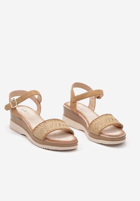 Brązowe Casualowe Sandały na Koturnie z Napisem i Ozdobną Plecionką Moonhara