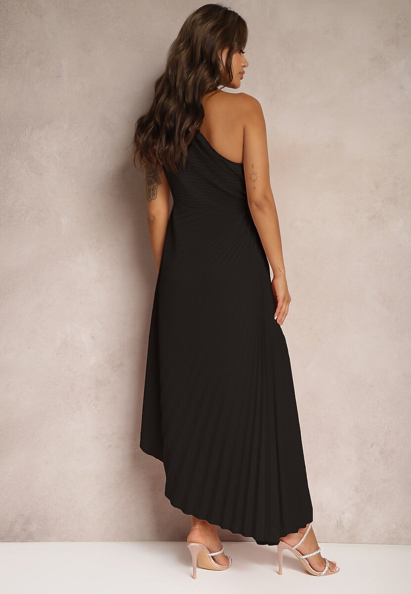 Czarna Asymetryczna Sukienka z Plisowanym Dołem i Aplikacją w Kształcie Kwiatu Fevima