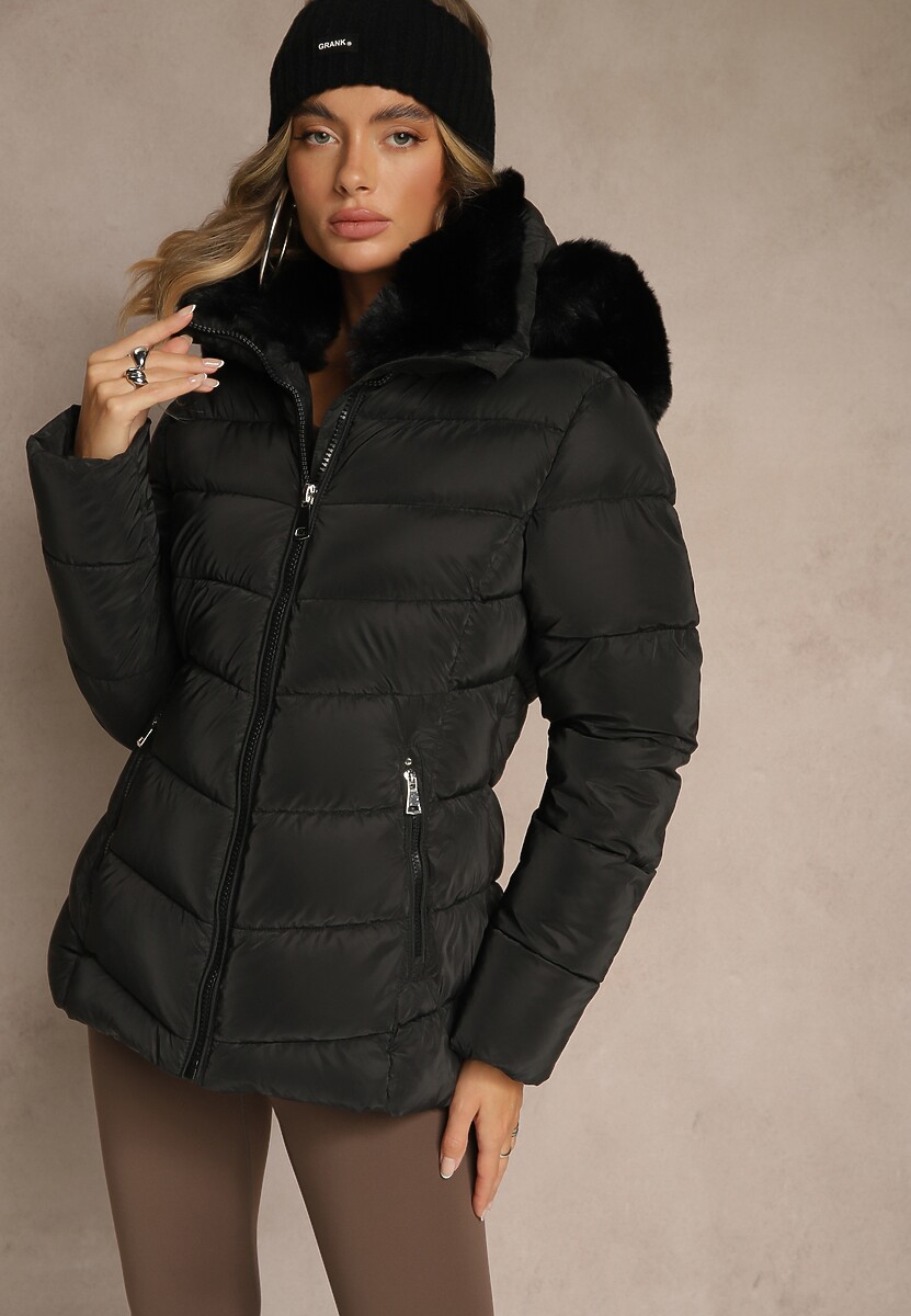 Czarna Pikowana Kurtka o Taliowanym Kroju z Kapturem z Futerkiem Olidessa