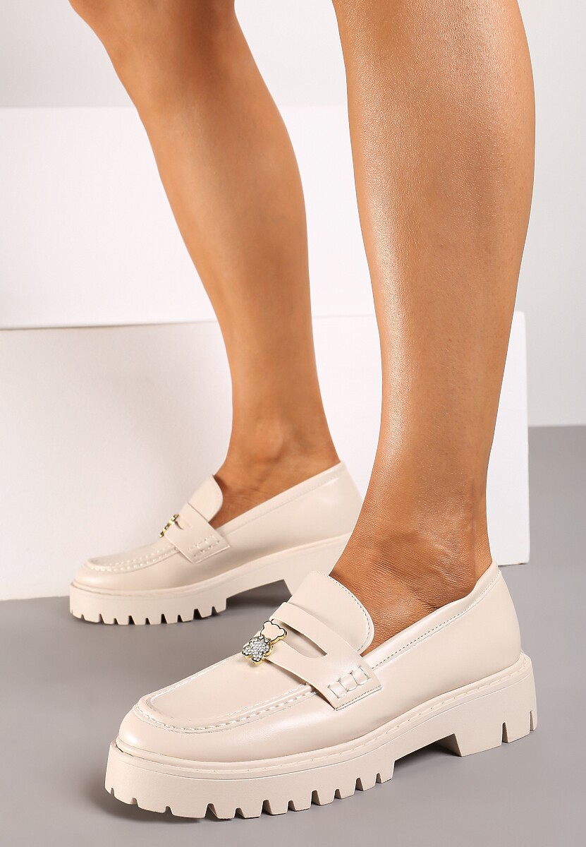 Beżowe Mokasyny na Płaskiej Podeszwie Wykończone Aplikacją w Kształcie Misia Penivia