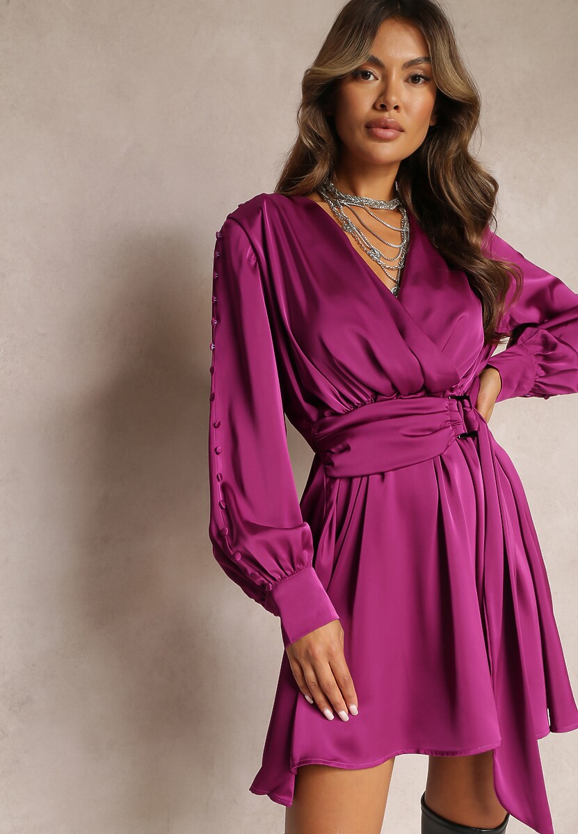 Zielona Sukienka z Paskiem Ozdobionym Klamrą i Gumką w Talii z Kopertowym Dekoltem Carbanla